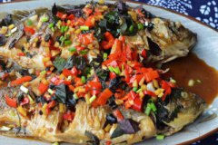 回鍋鯽魚(yú):口感濃郁 營(yíng)養(yǎng)豐富 肉嫩湯美